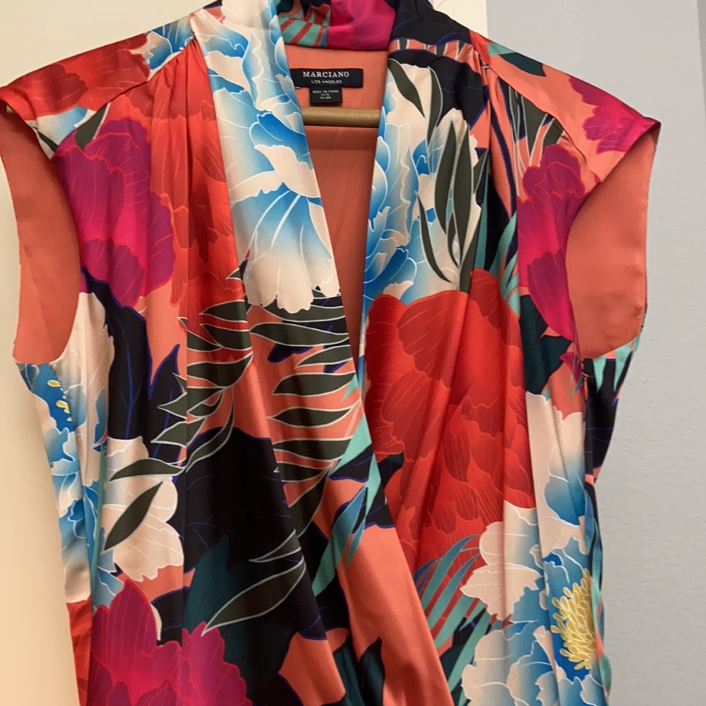 MARCIANO 100 💯 silk, extremely colorful, never worn, NWOT - Picture 2 of 6